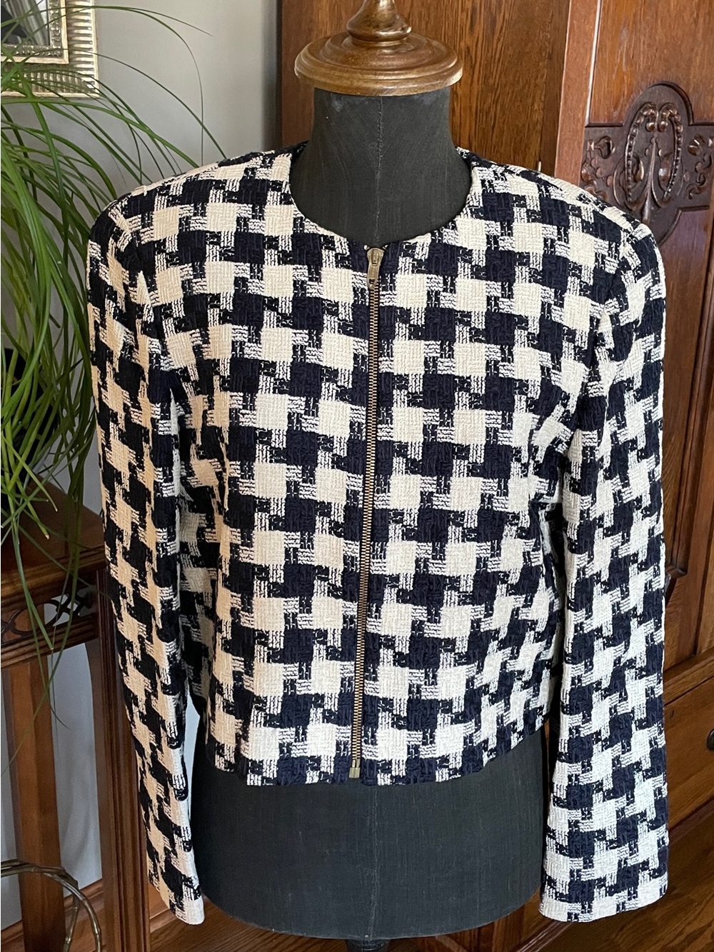 Anne Klein Black and White Houndstooth Cropped Jacket